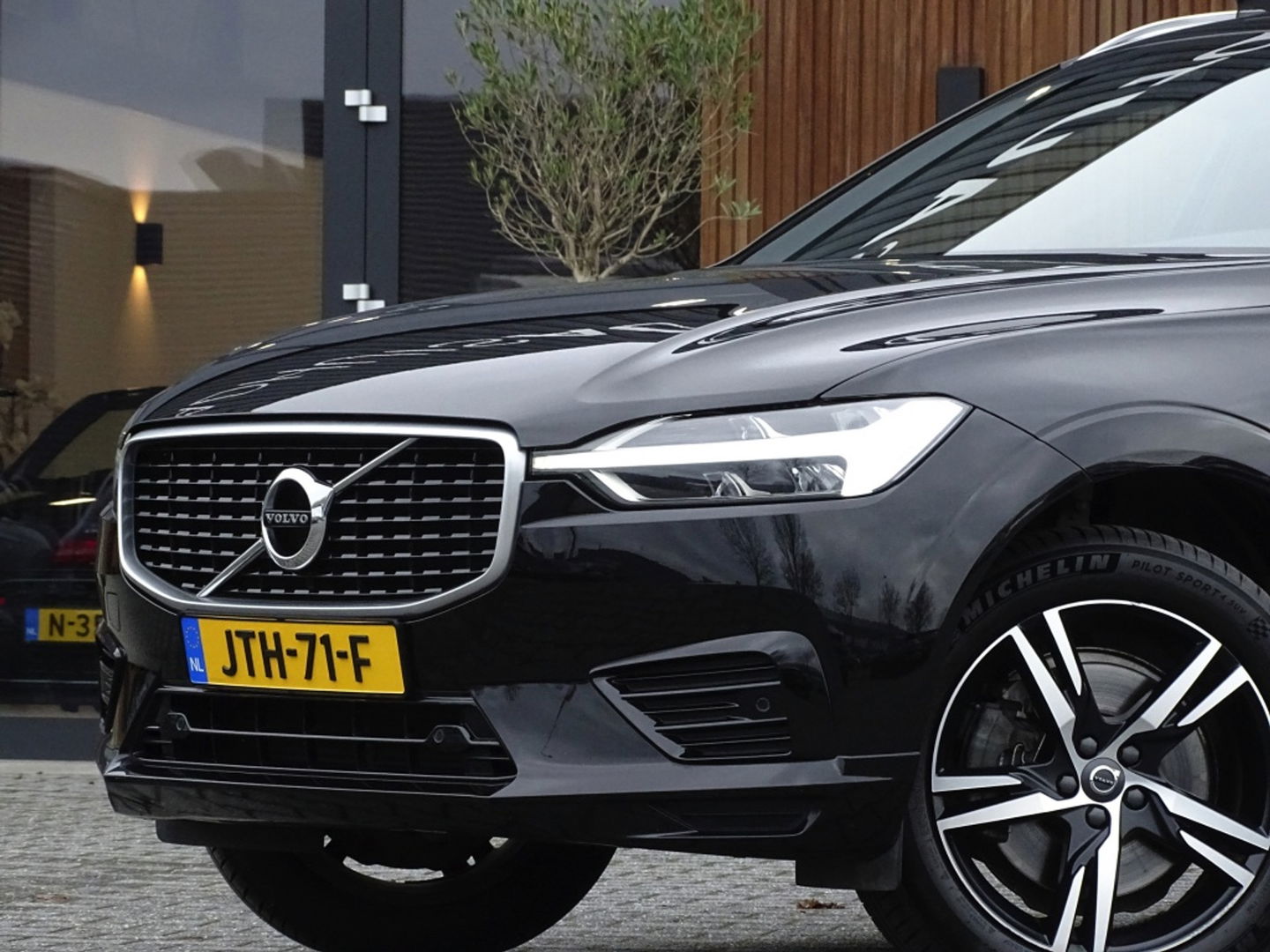 Volvo XC60 T8 408PK AWD / R-Design / LED