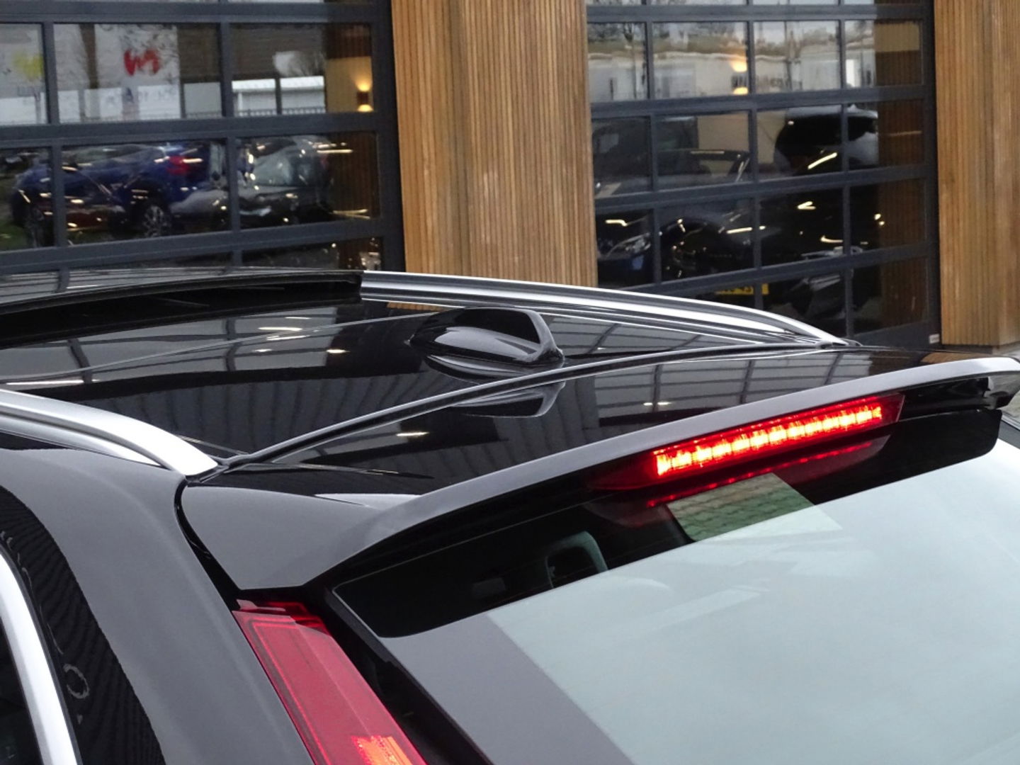 Volvo XC60 T8 408PK AWD / R-Design / LED