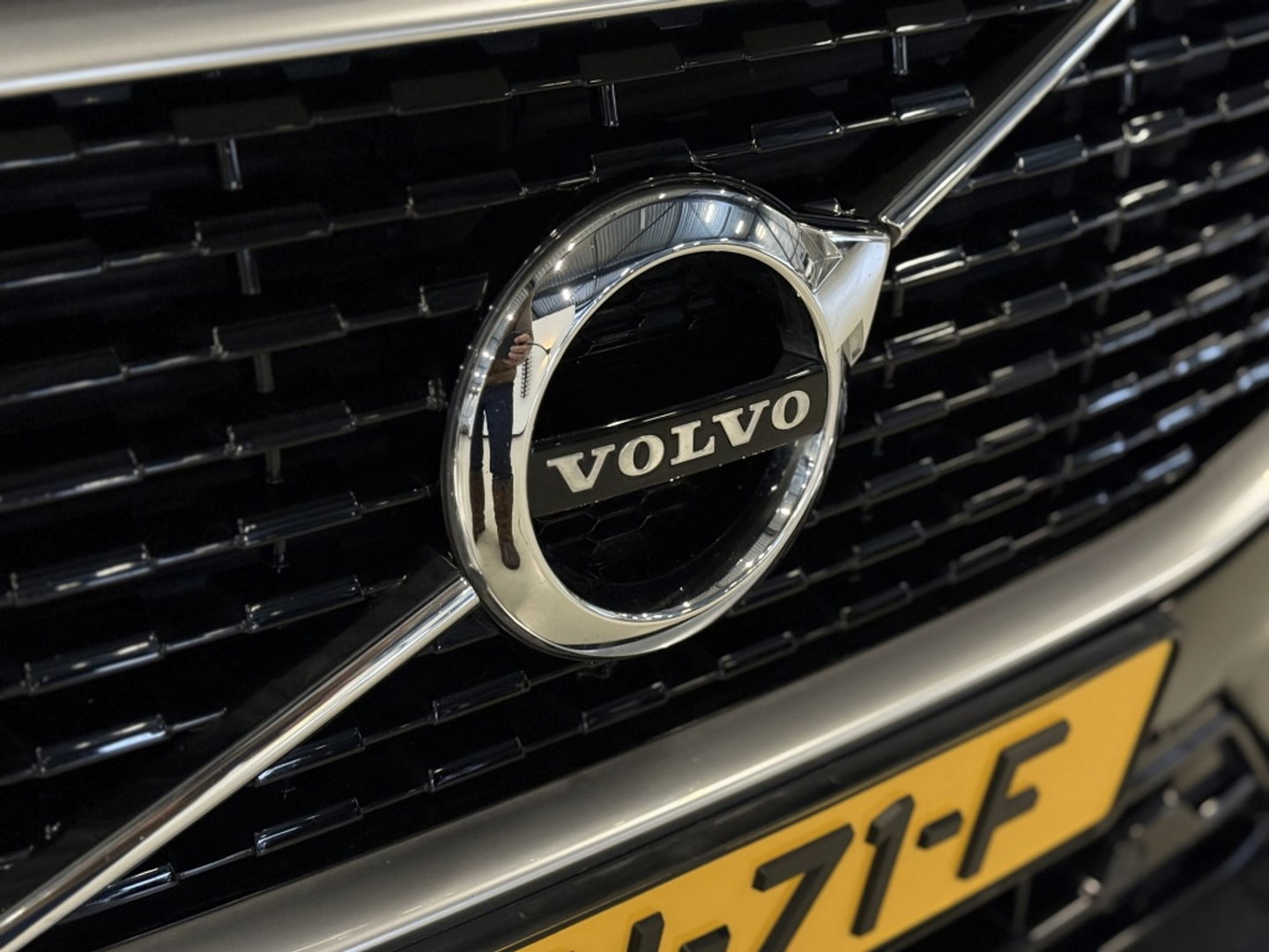 Volvo XC60 T8 408PK AWD / R-Design / LED