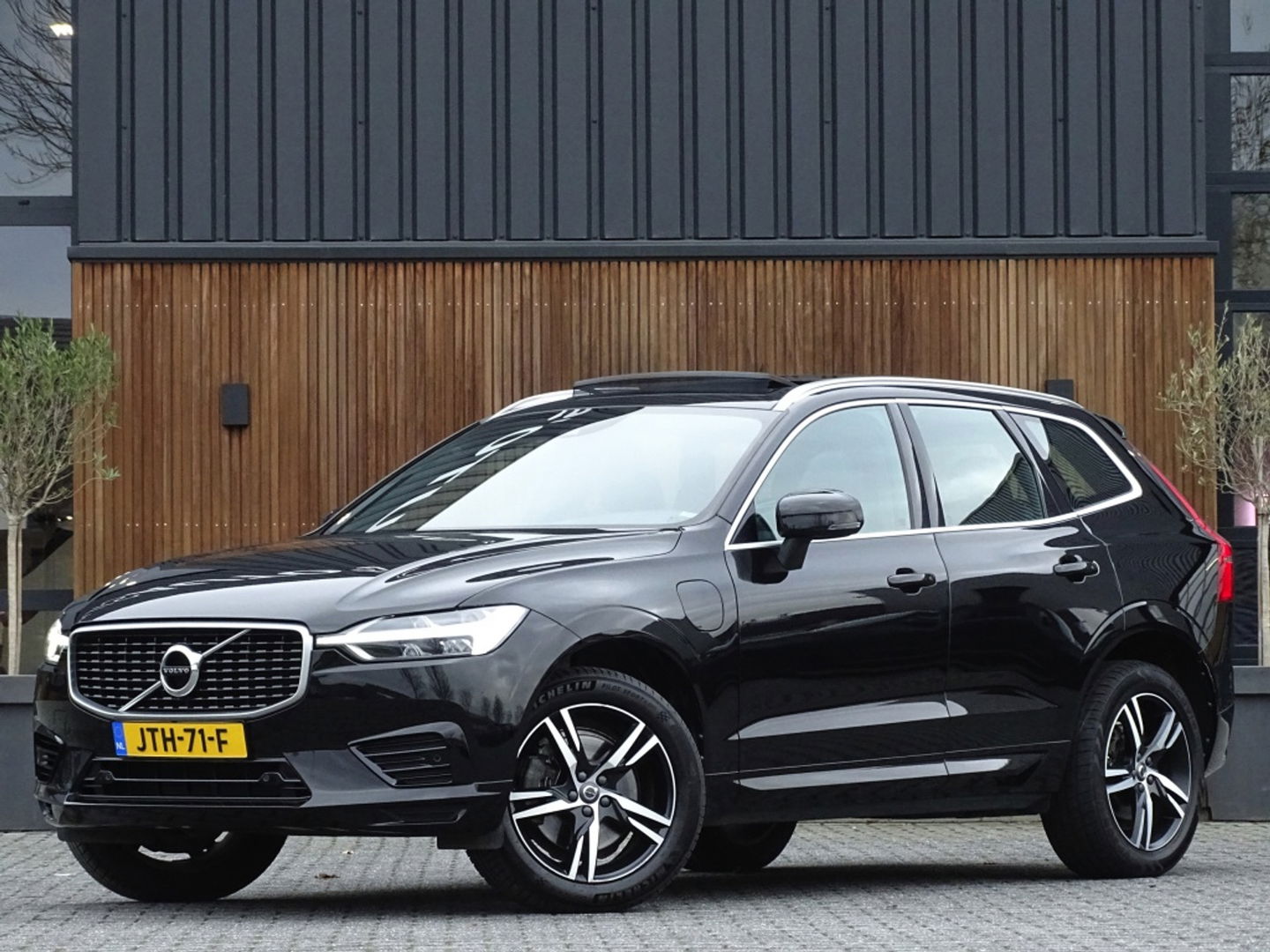 Volvo XC60 T8 408PK AWD / R-Design / LED