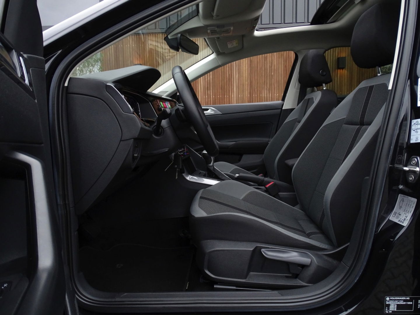 Volkswagen Polo 1.0 TSI 95PK DSG automaat / R-Line / RNS / IQ-Light