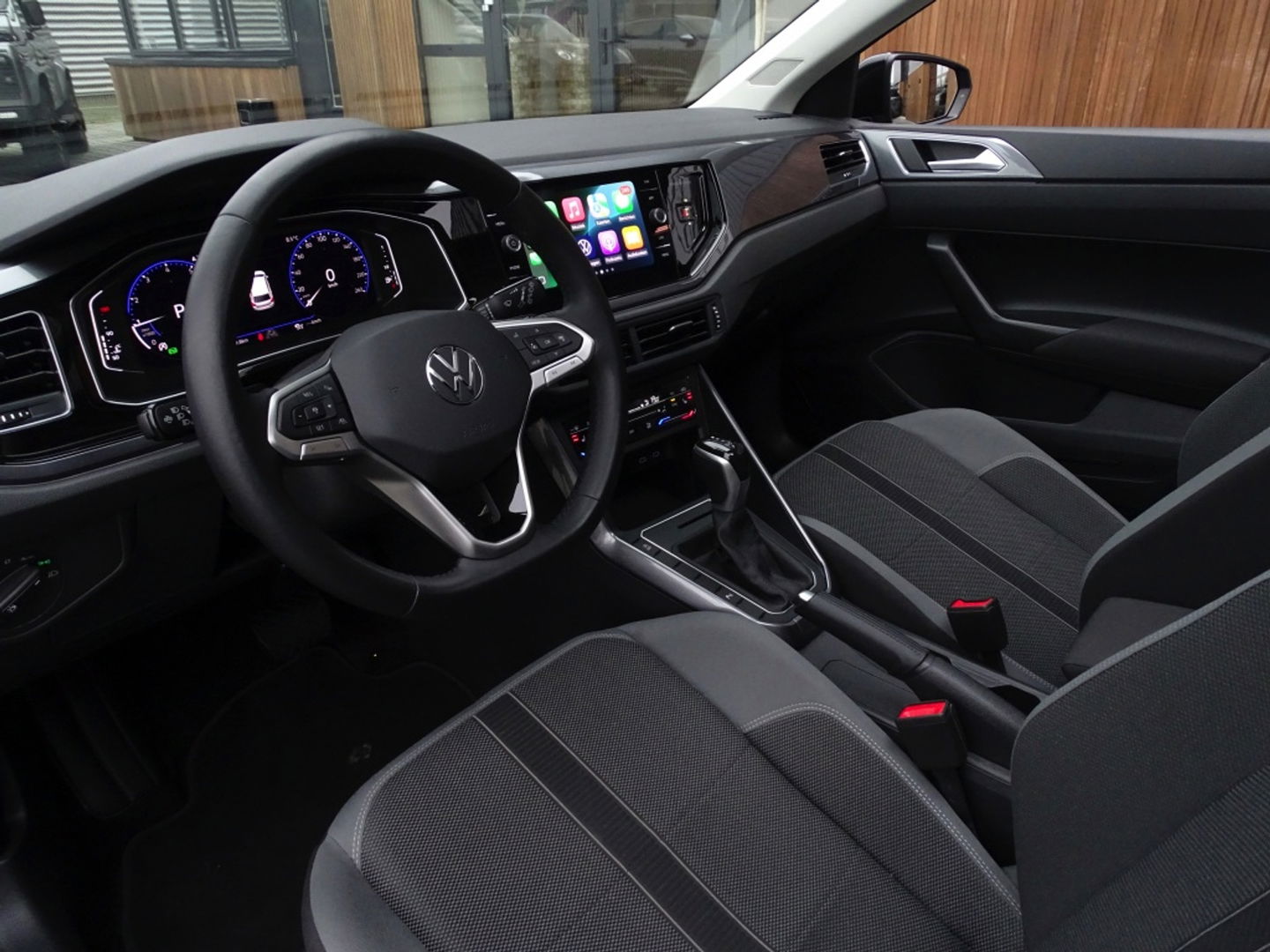 Volkswagen Polo 1.0 TSI 95PK DSG automaat / R-Line / RNS / IQ-Light