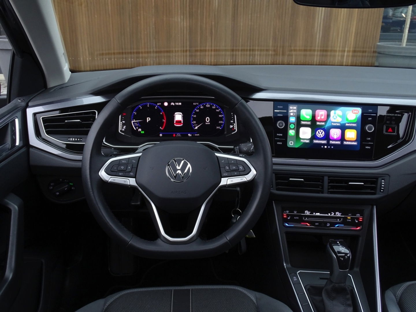 Volkswagen Polo 1.0 TSI 95PK DSG automaat / R-Line / RNS / IQ-Light