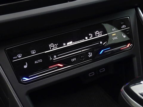 Volkswagen Polo 1.0 TSI 95PK DSG automaat / R-Line / RNS / IQ-Light