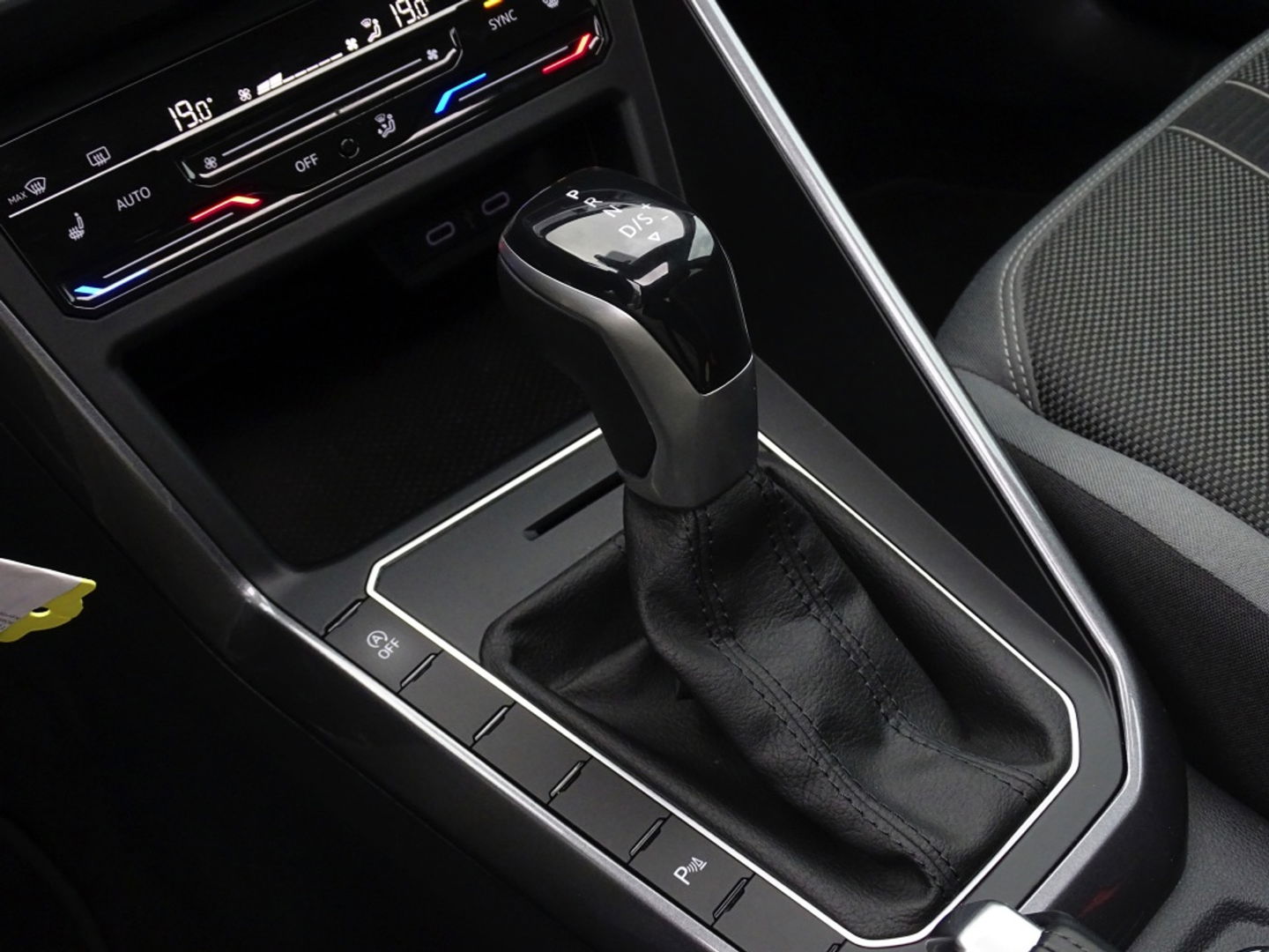 Volkswagen Polo 1.0 TSI 95PK DSG automaat / R-Line / RNS / IQ-Light