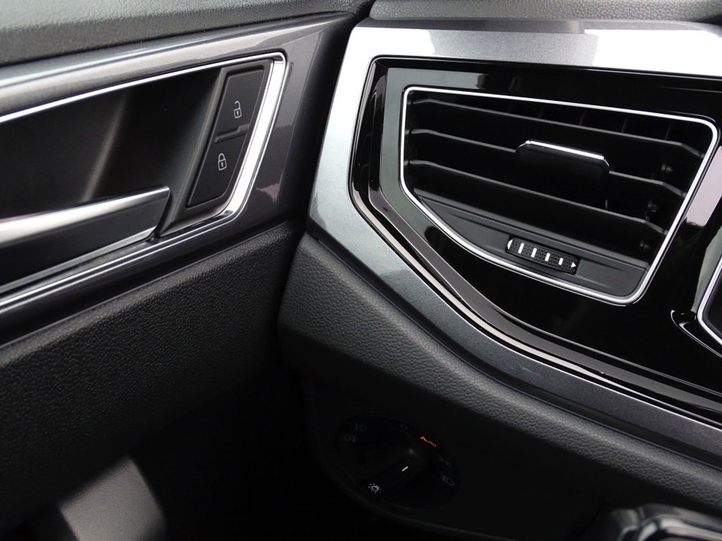 Volkswagen Polo 1.0 TSI 95PK DSG automaat / R-Line / RNS / IQ-Light