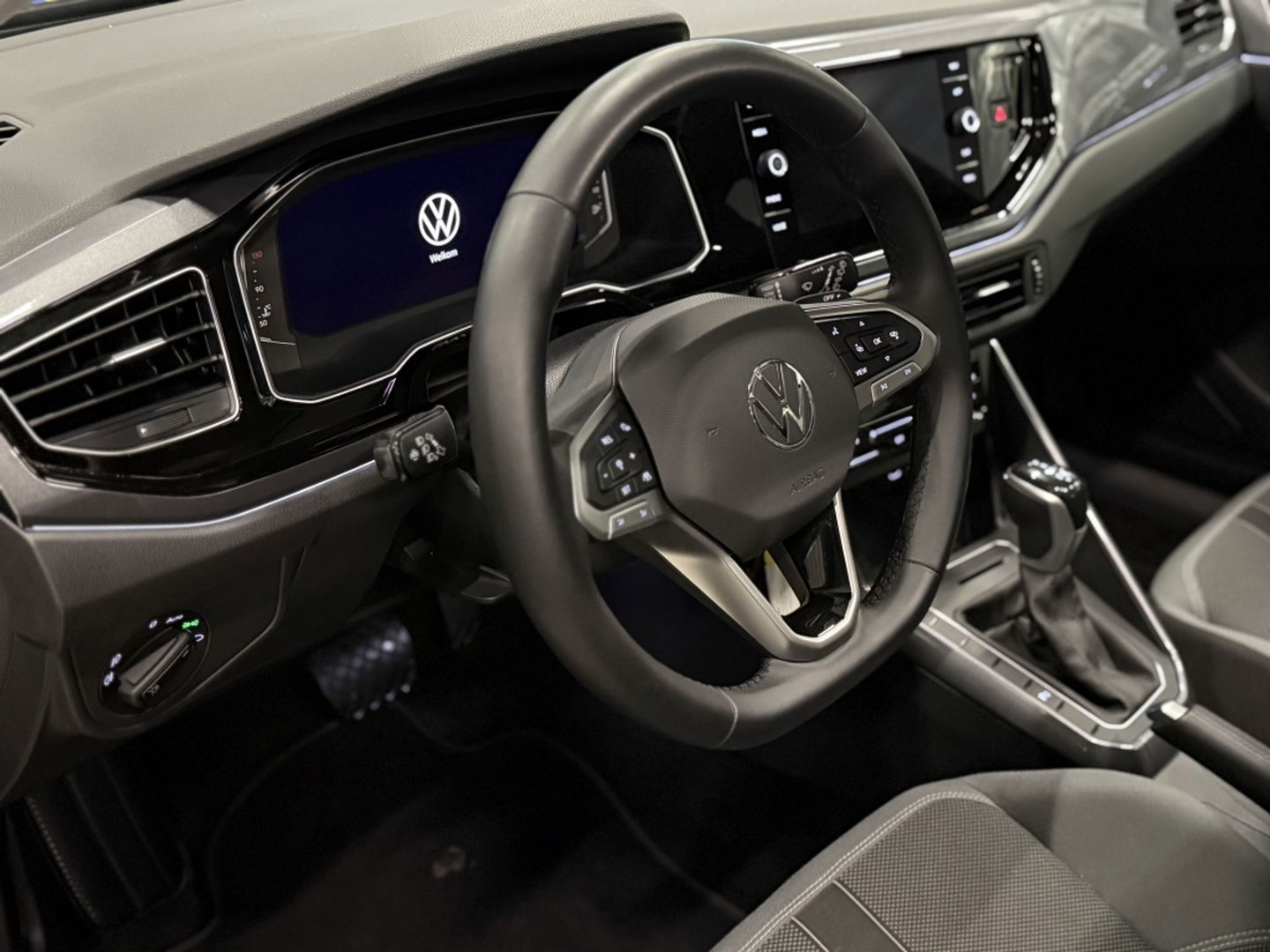 Volkswagen Polo 1.0 TSI 95PK DSG automaat / R-Line / RNS / IQ-Light