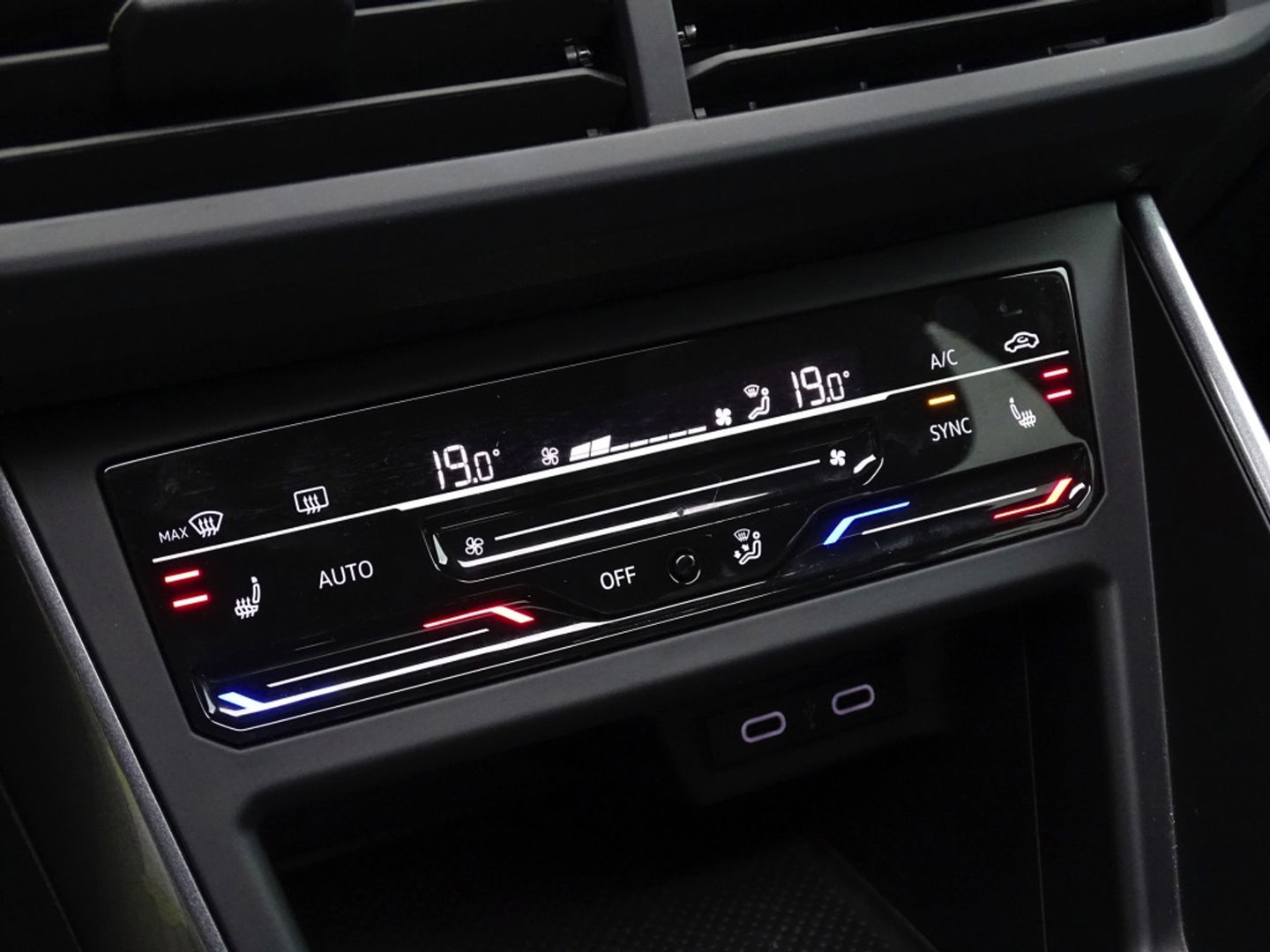 Volkswagen Polo 1.0 TSI 95PK DSG automaat / R-Line / RNS / IQ-Light