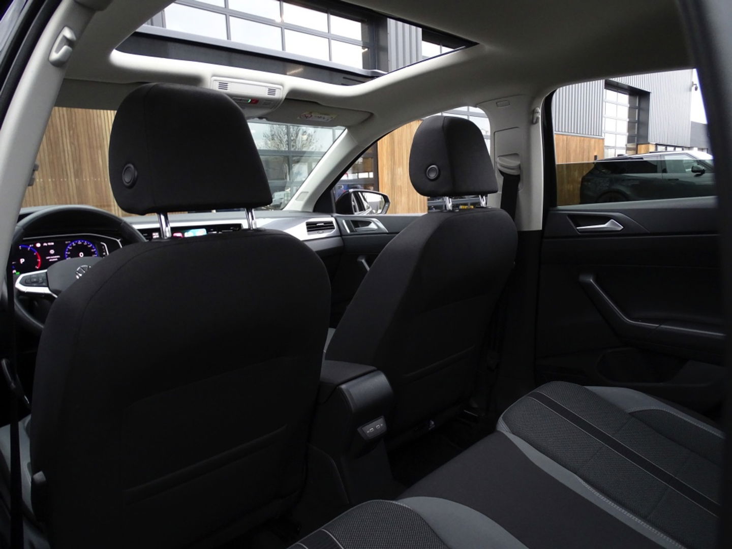 Volkswagen Polo 1.0 TSI 95PK DSG automaat / R-Line / RNS / IQ-Light