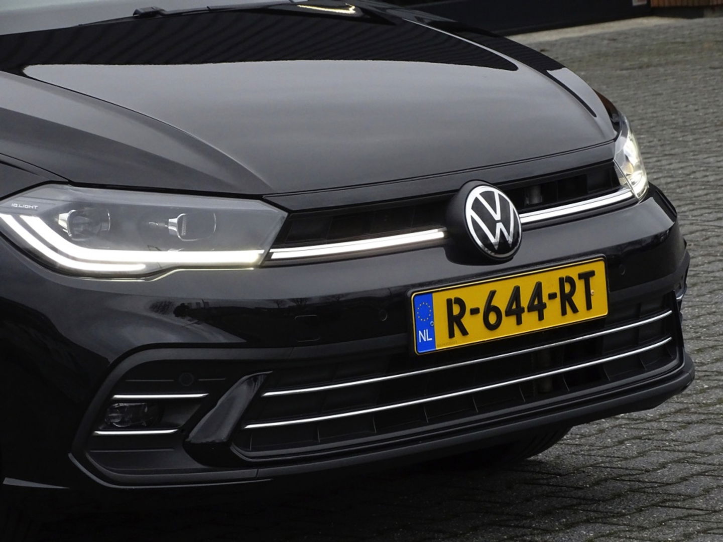 Volkswagen Polo 1.0 TSI 95PK DSG automaat / R-Line / RNS / IQ-Light