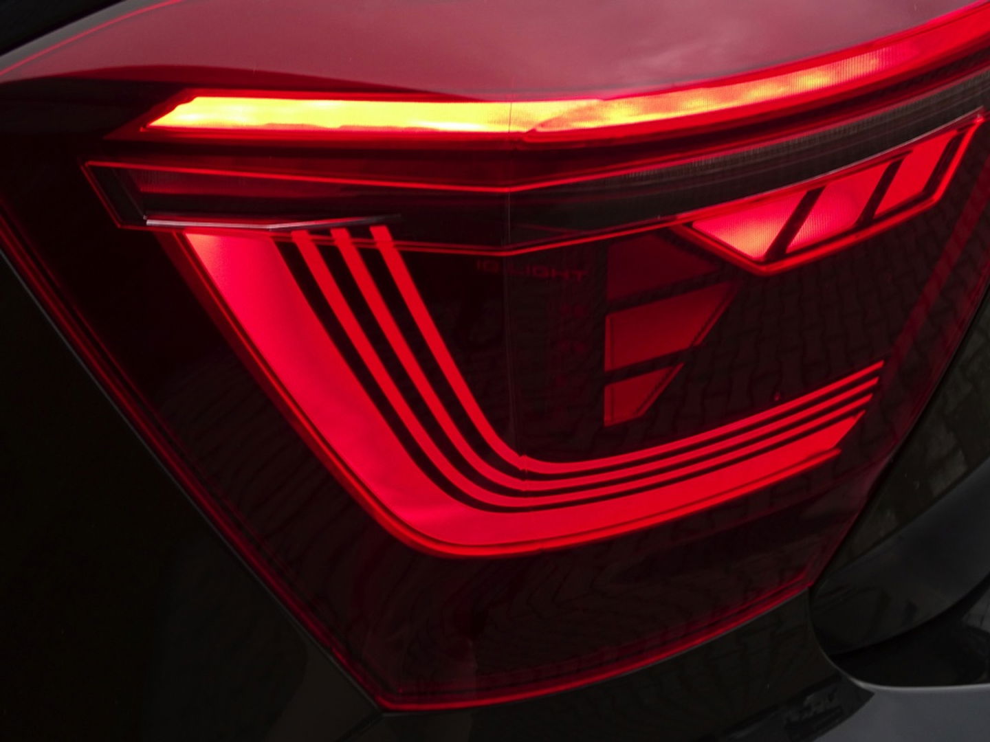 Volkswagen Polo 1.0 TSI 95PK DSG automaat / R-Line / RNS / IQ-Light