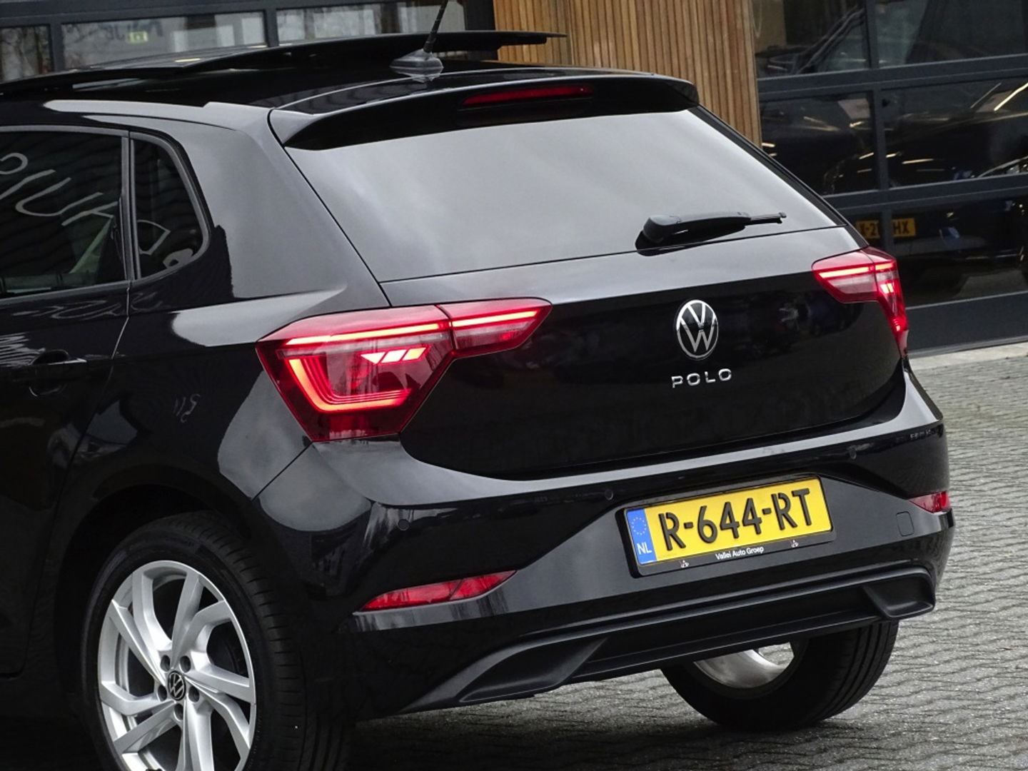 Volkswagen Polo 1.0 TSI 95PK DSG automaat / R-Line / RNS / IQ-Light