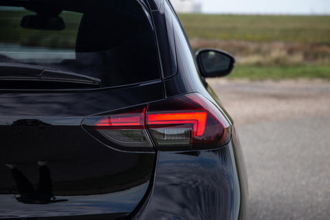 Opel Corsa 1.2 Turbo GS BLACK LINE / APPLE CARPLAY / AUTOMAAT / 360 CAMERA / STOELVERWARMING