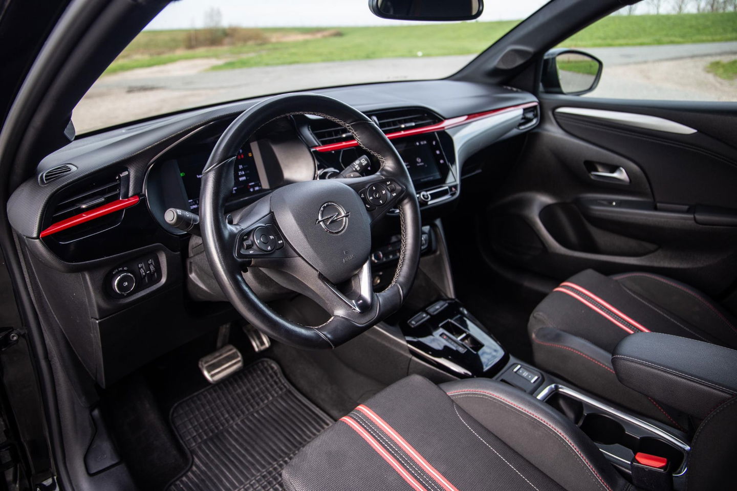 Opel Corsa 1.2 Turbo GS BLACK LINE / APPLE CARPLAY / AUTOMAAT / 360 CAMERA / STOELVERWARMING