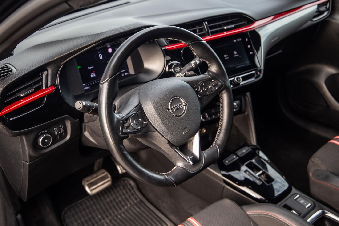 Opel Corsa 1.2 Turbo GS BLACK LINE / APPLE CARPLAY / AUTOMAAT / 360 CAMERA / STOELVERWARMING