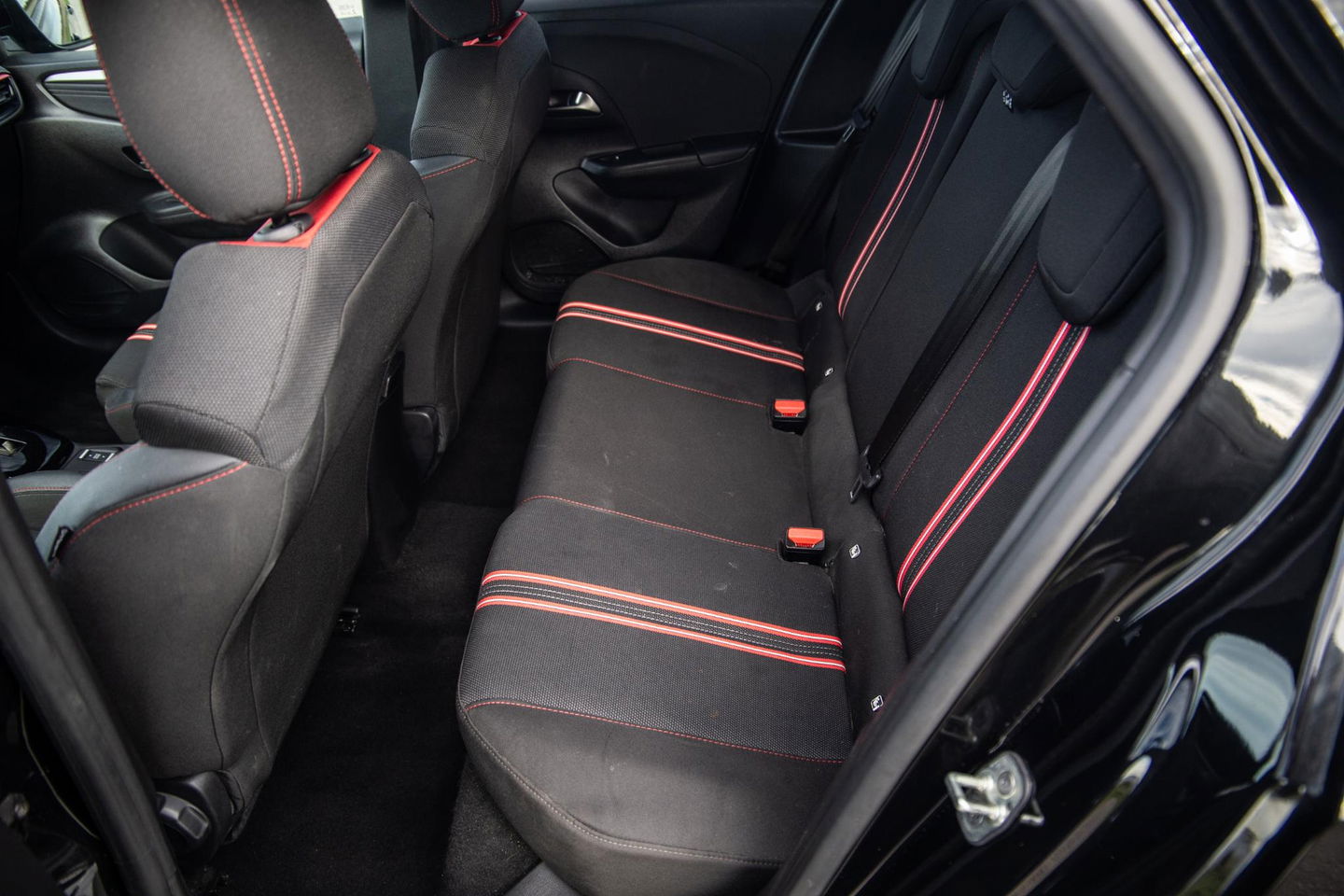 Opel Corsa 1.2 Turbo GS BLACK LINE / APPLE CARPLAY / AUTOMAAT / 360 CAMERA / STOELVERWARMING