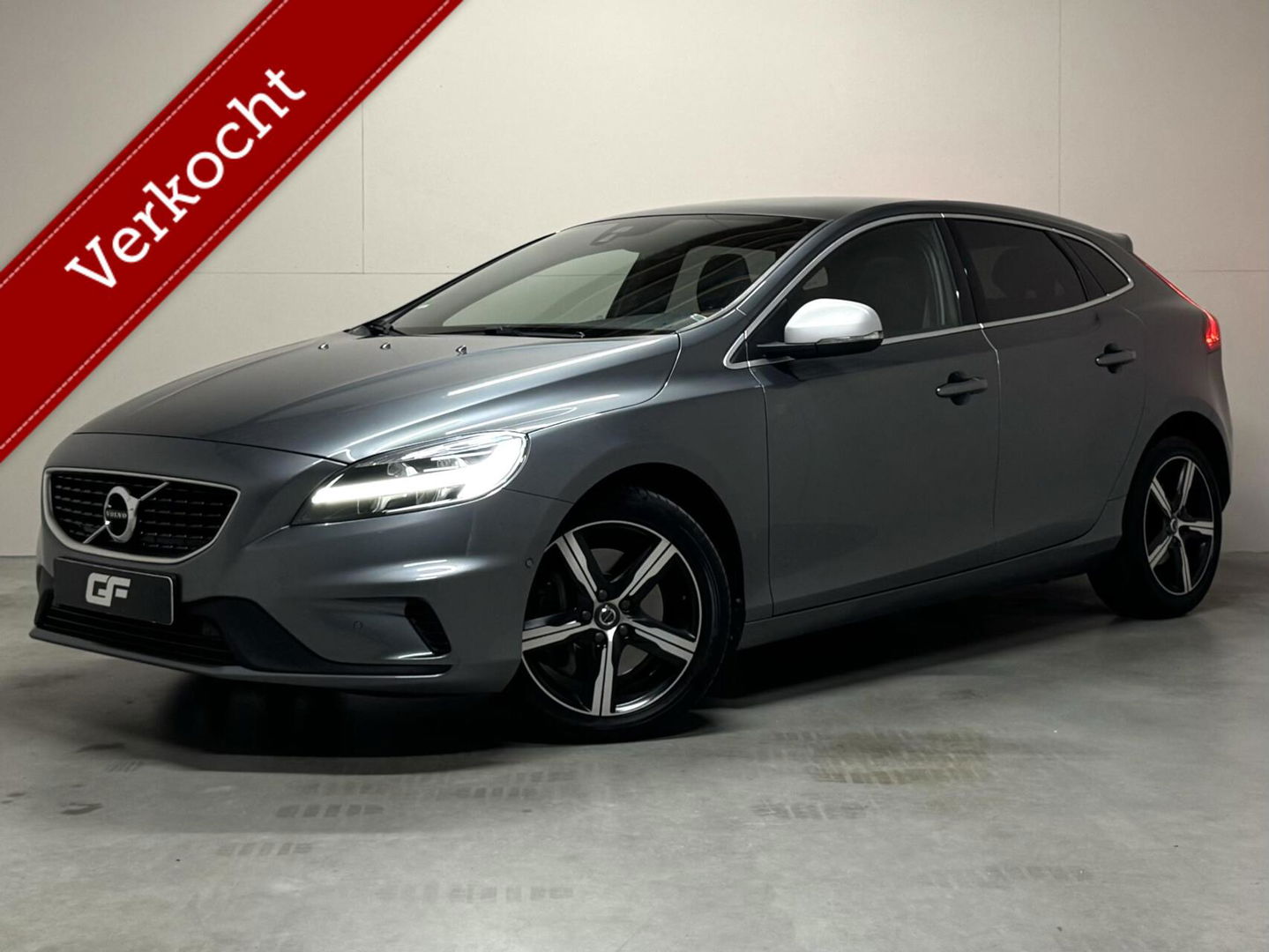 Volvo V40 2.0 T4 R-Design Pano Leer Camera Cruise Navi Trekh. NAP