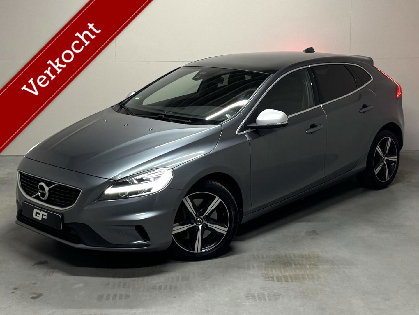 Volvo V40 2.0 T4 R-Design Pano Leer Camera Cruise Navi Trekh. NAP