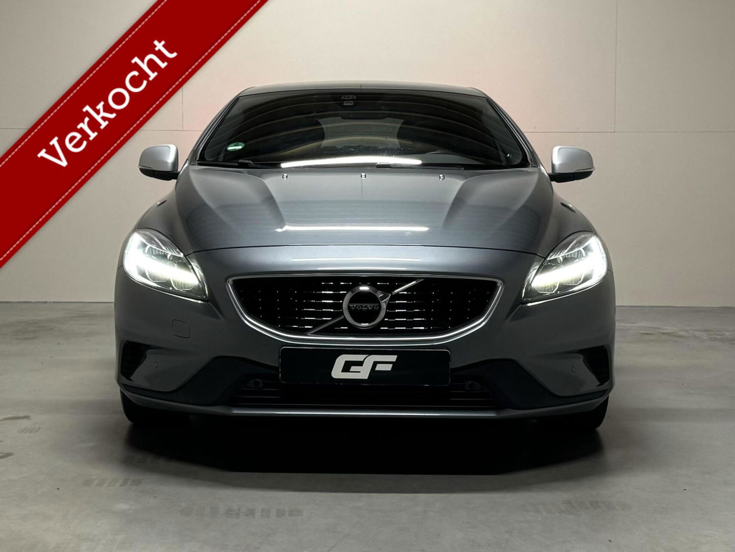 Volvo V40 2.0 T4 R-Design Pano Leer Camera Cruise Navi Trekh. NAP