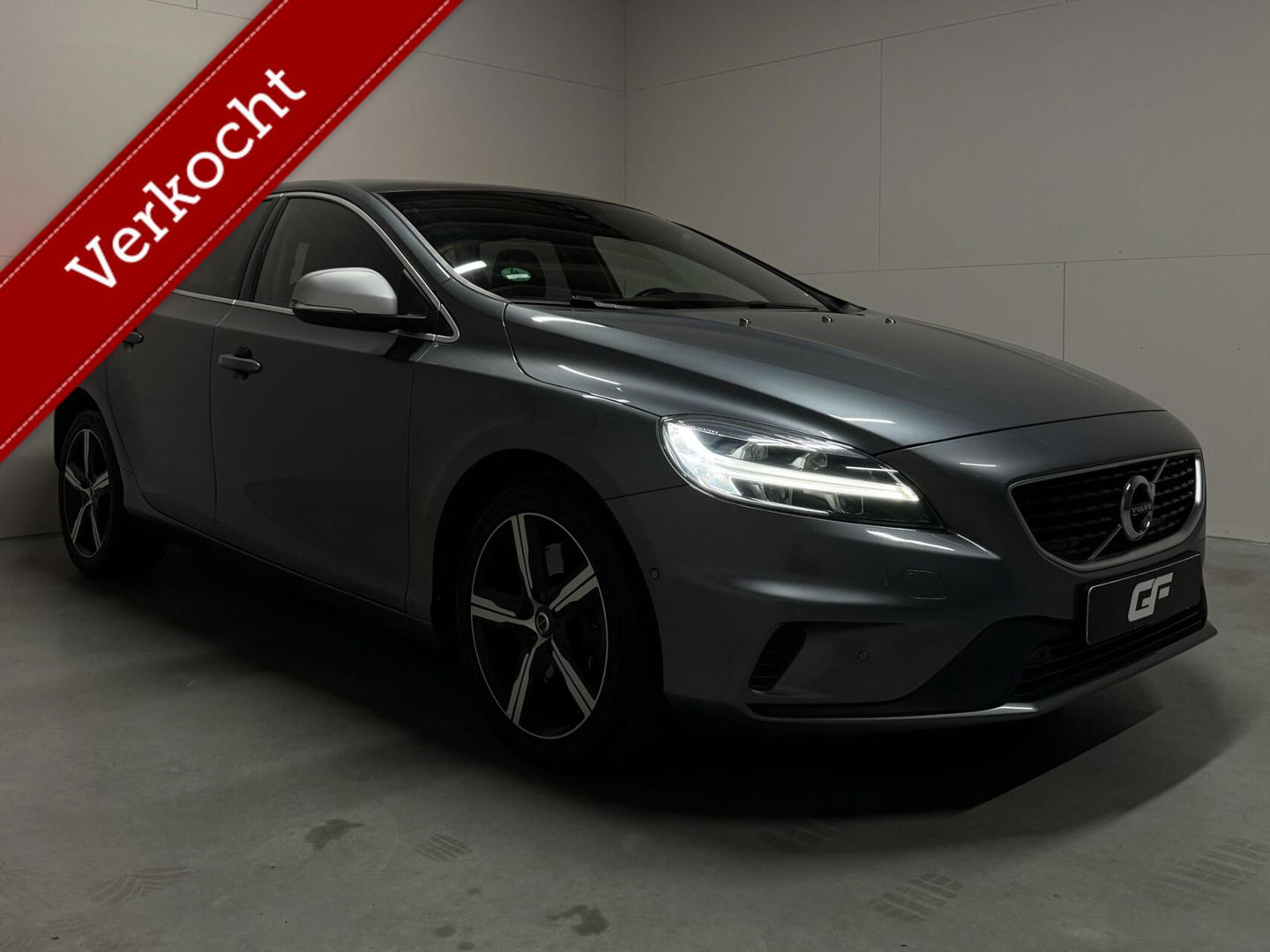 Volvo V40 2.0 T4 R-Design Pano Leer Camera Cruise Navi Trekh. NAP