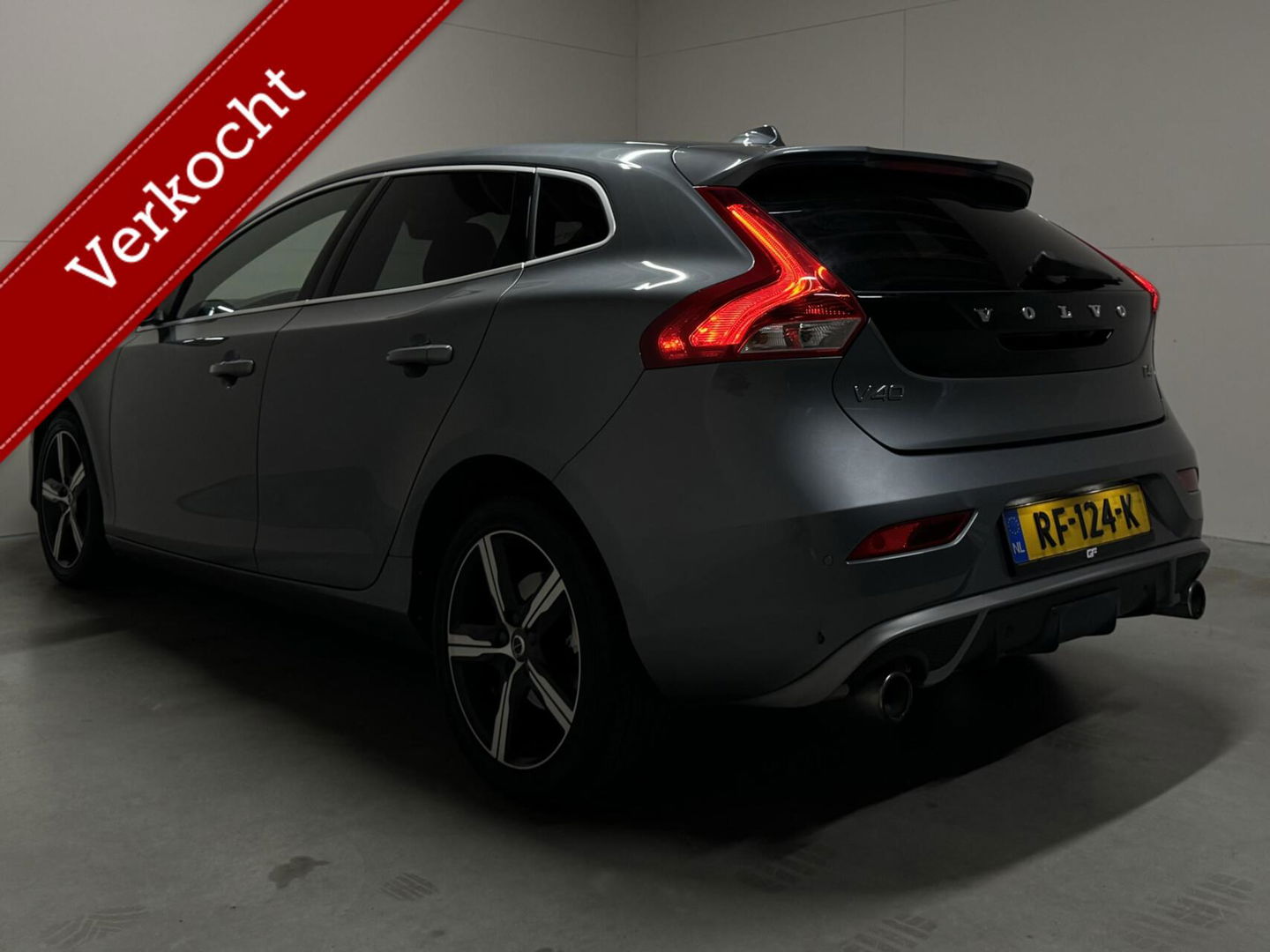 Volvo V40 2.0 T4 R-Design Pano Leer Camera Cruise Navi Trekh. NAP