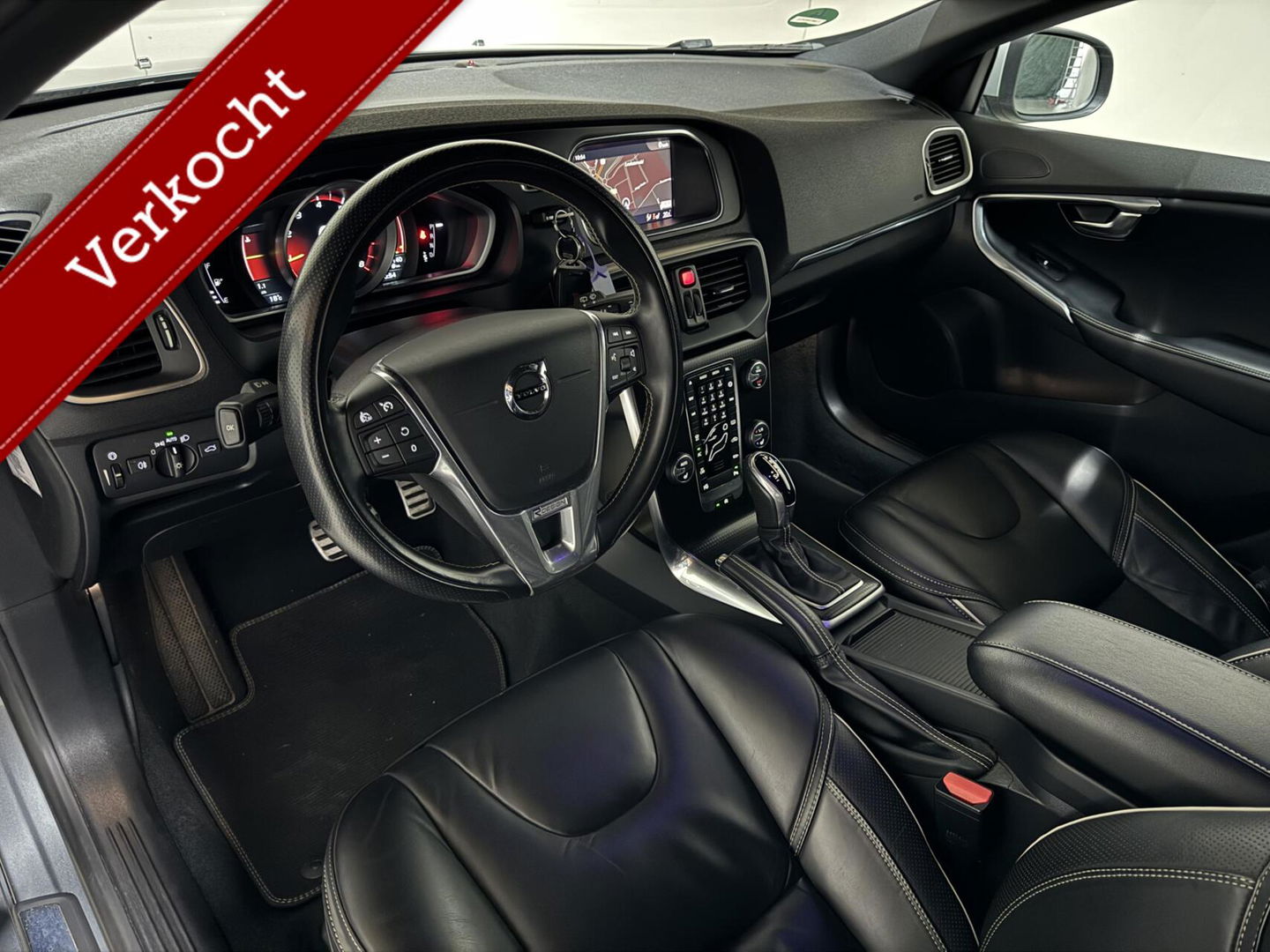 Volvo V40 2.0 T4 R-Design Pano Leer Camera Cruise Navi Trekh. NAP