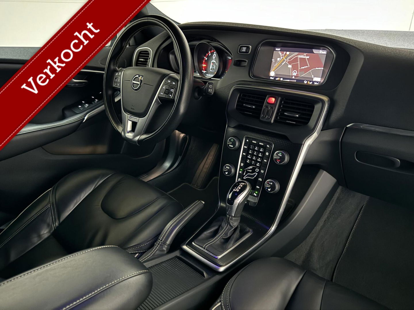 Volvo V40 2.0 T4 R-Design Pano Leer Camera Cruise Navi Trekh. NAP