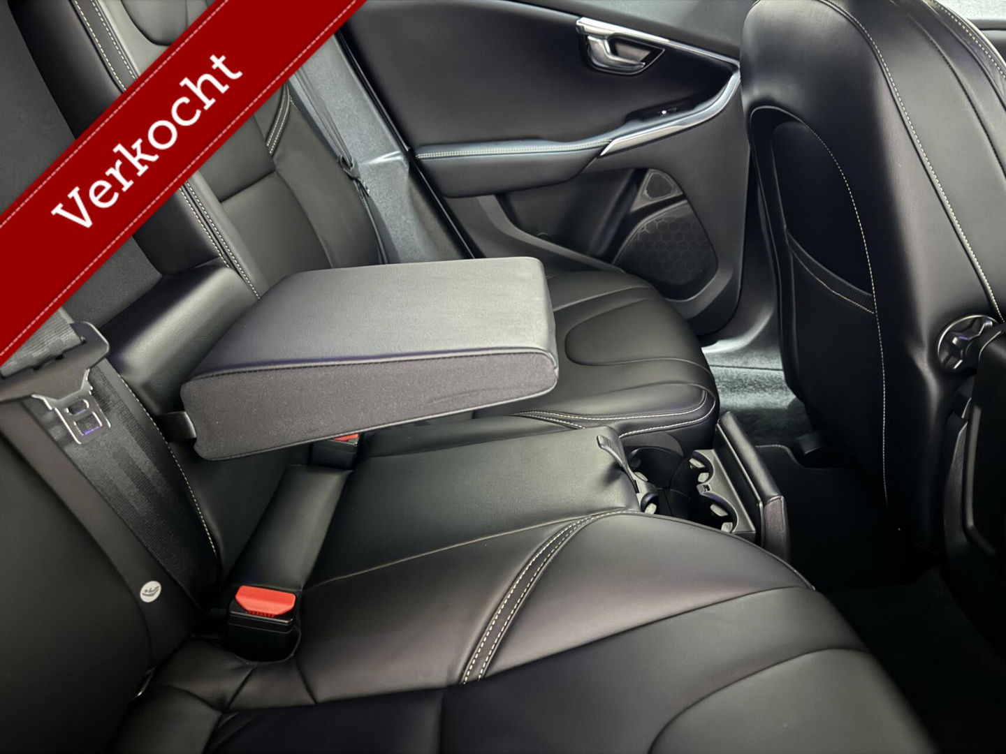 Volvo V40 2.0 T4 R-Design Pano Leer Camera Cruise Navi Trekh. NAP