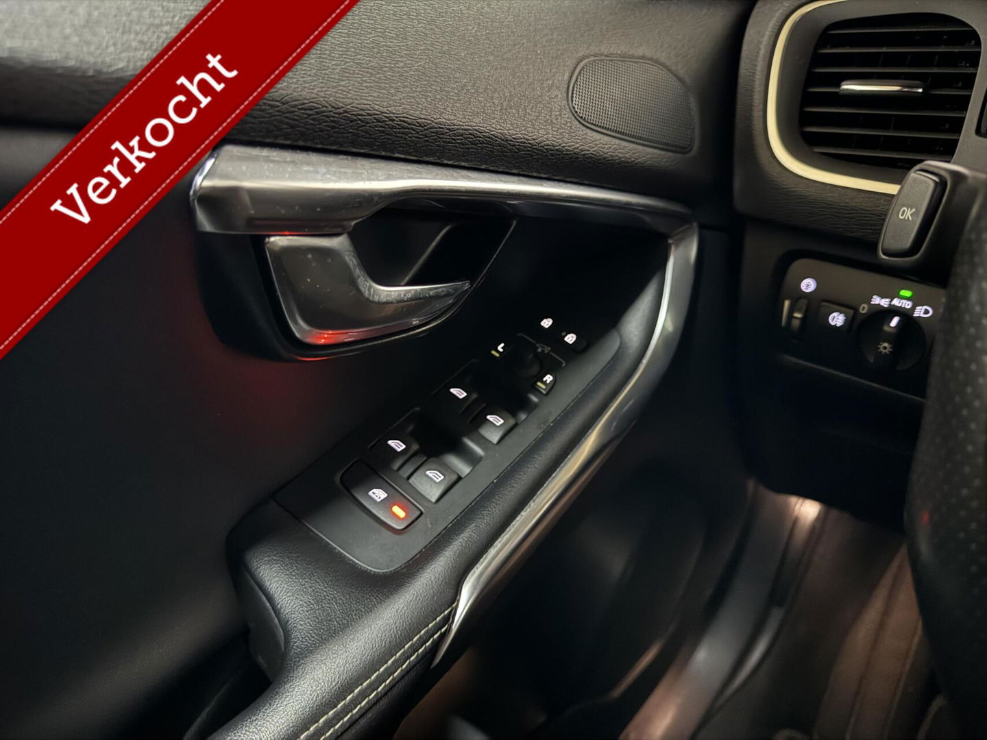 Volvo V40 2.0 T4 R-Design Pano Leer Camera Cruise Navi Trekh. NAP