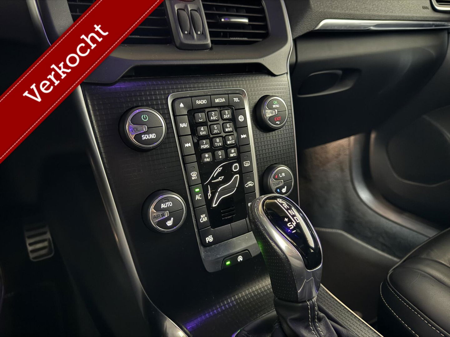 Volvo V40 2.0 T4 R-Design Pano Leer Camera Cruise Navi Trekh. NAP