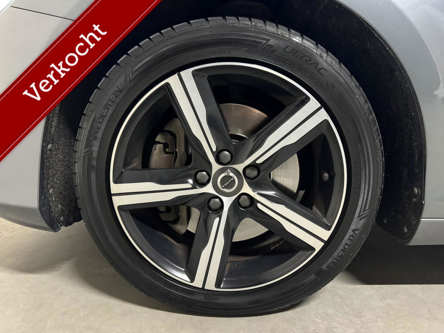 Volvo V40 2.0 T4 R-Design Pano Leer Camera Cruise Navi Trekh. NAP