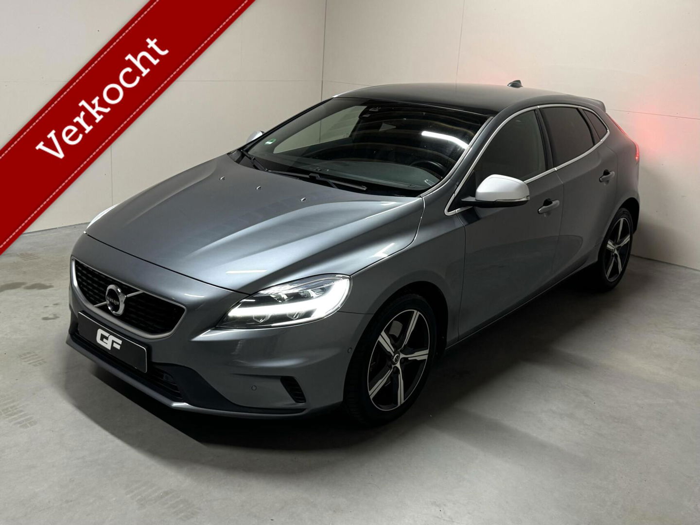 Volvo V40 2.0 T4 R-Design Pano Leer Camera Cruise Navi Trekh. NAP