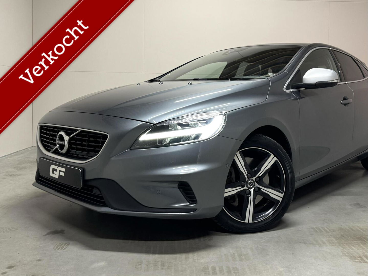 Volvo V40 2.0 T4 R-Design Pano Leer Camera Cruise Navi Trekh. NAP