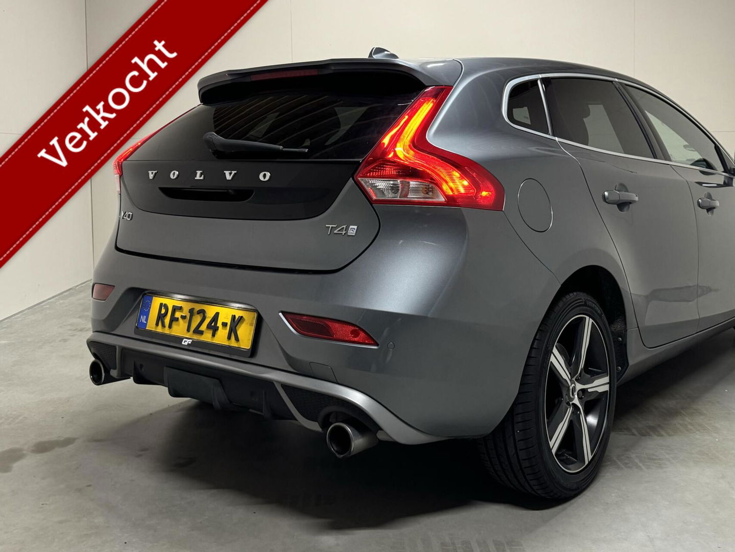 Volvo V40 2.0 T4 R-Design Pano Leer Camera Cruise Navi Trekh. NAP