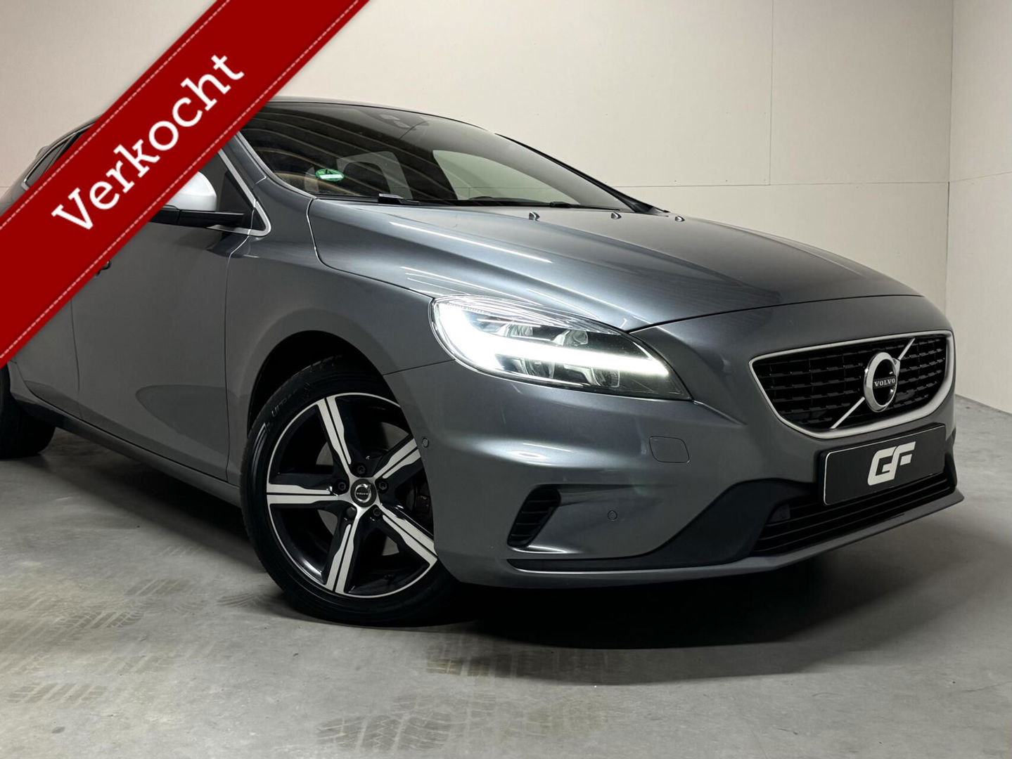 Volvo V40 2.0 T4 R-Design Pano Leer Camera Cruise Navi Trekh. NAP