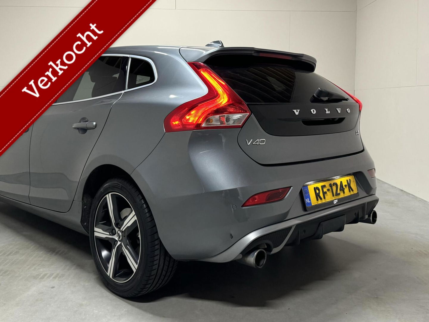 Volvo V40 2.0 T4 R-Design Pano Leer Camera Cruise Navi Trekh. NAP