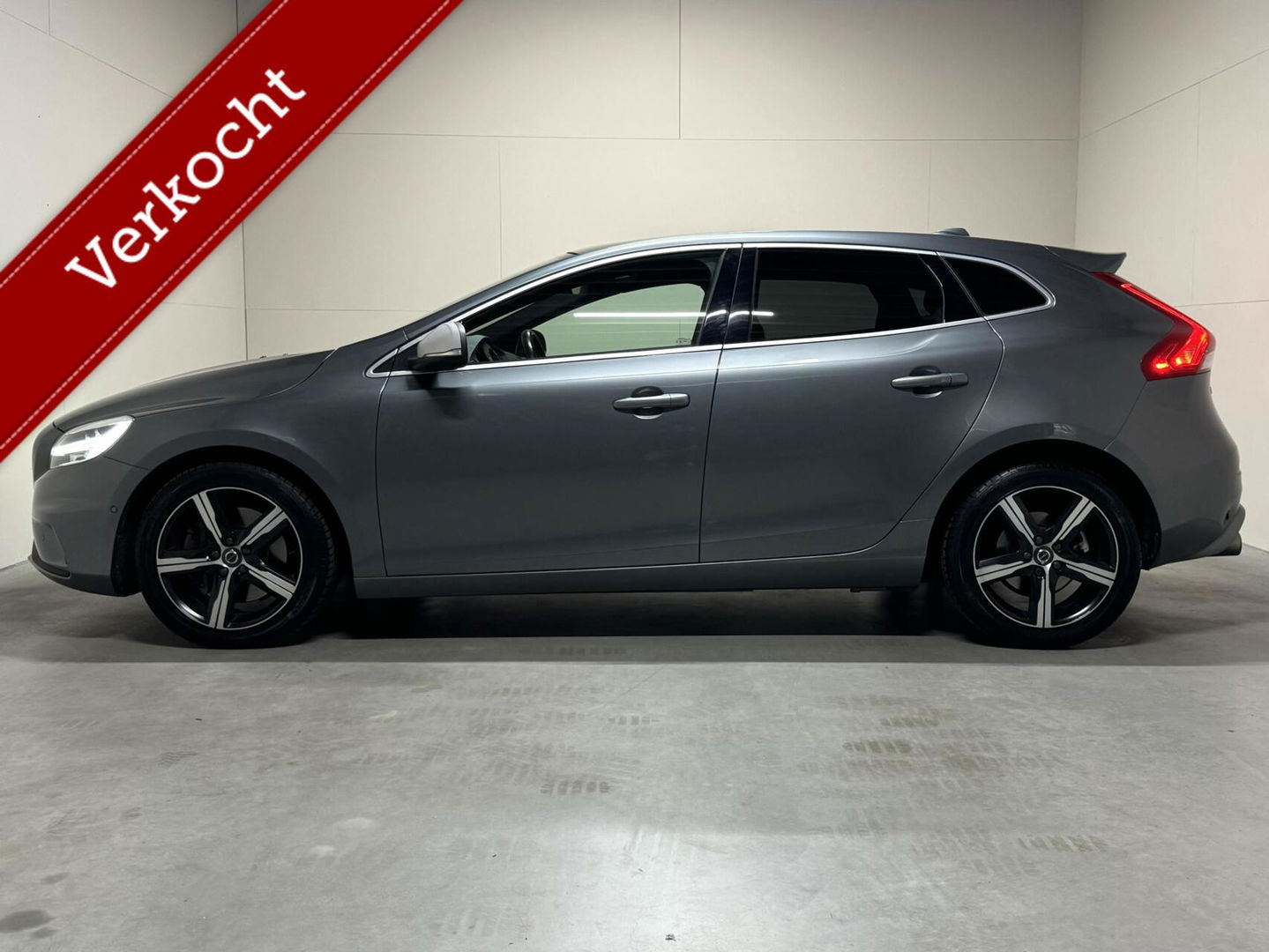 Volvo V40 2.0 T4 R-Design Pano Leer Camera Cruise Navi Trekh. NAP