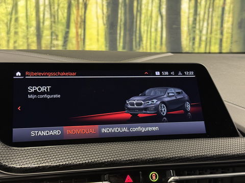 BMW 1-serie 118i Business Sport Line | Apple Carplay | Android Auto | Sfeerverlichting | Navigatie | DAB | Lane Assist | Cruise Control | Parkeersensoren | LED | Elektrische Spiegels
