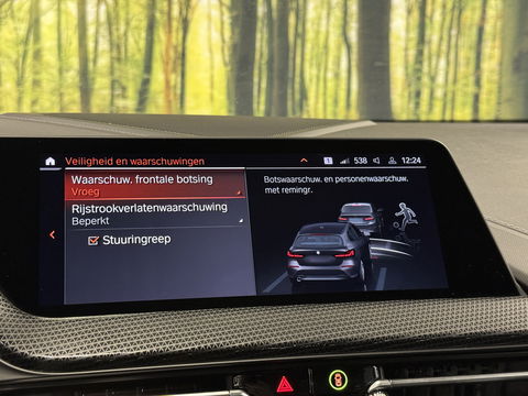 BMW 1-serie 118i Business Sport Line | Apple Carplay | Android Auto | Sfeerverlichting | Navigatie | DAB | Lane Assist | Cruise Control | Parkeersensoren | LED | Elektrische Spiegels