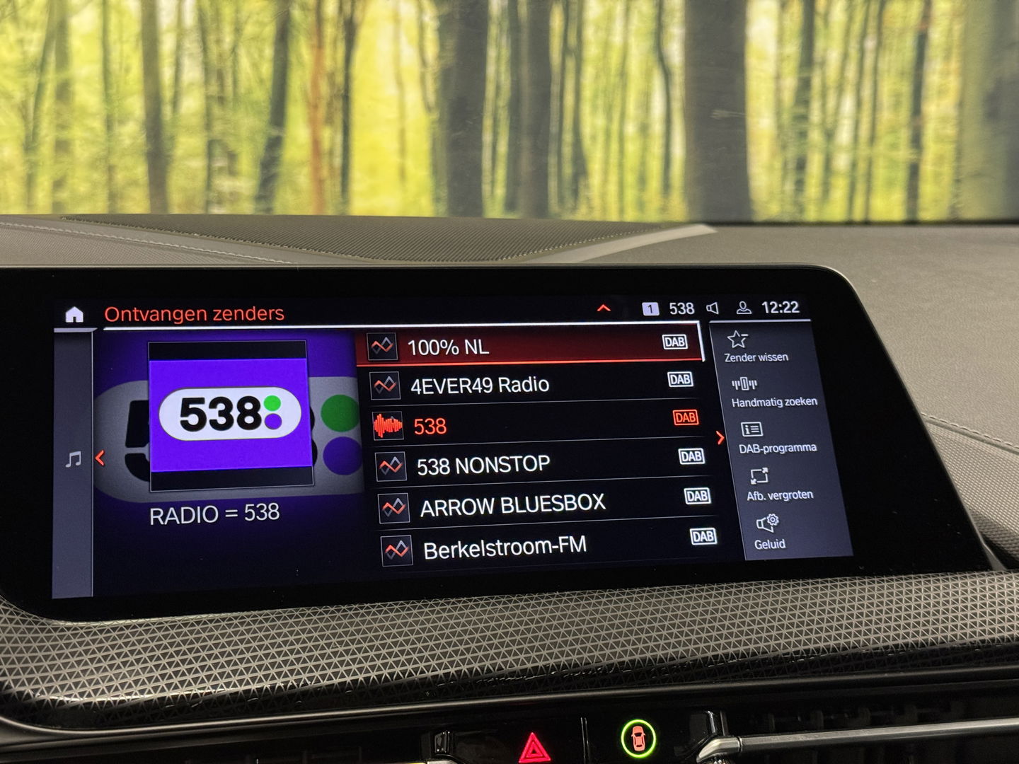 BMW 1-serie 118i Business Sport Line | Apple Carplay | Android Auto | Sfeerverlichting | Navigatie | DAB | Lane Assist | Cruise Control | Parkeersensoren | LED | Elektrische Spiegels