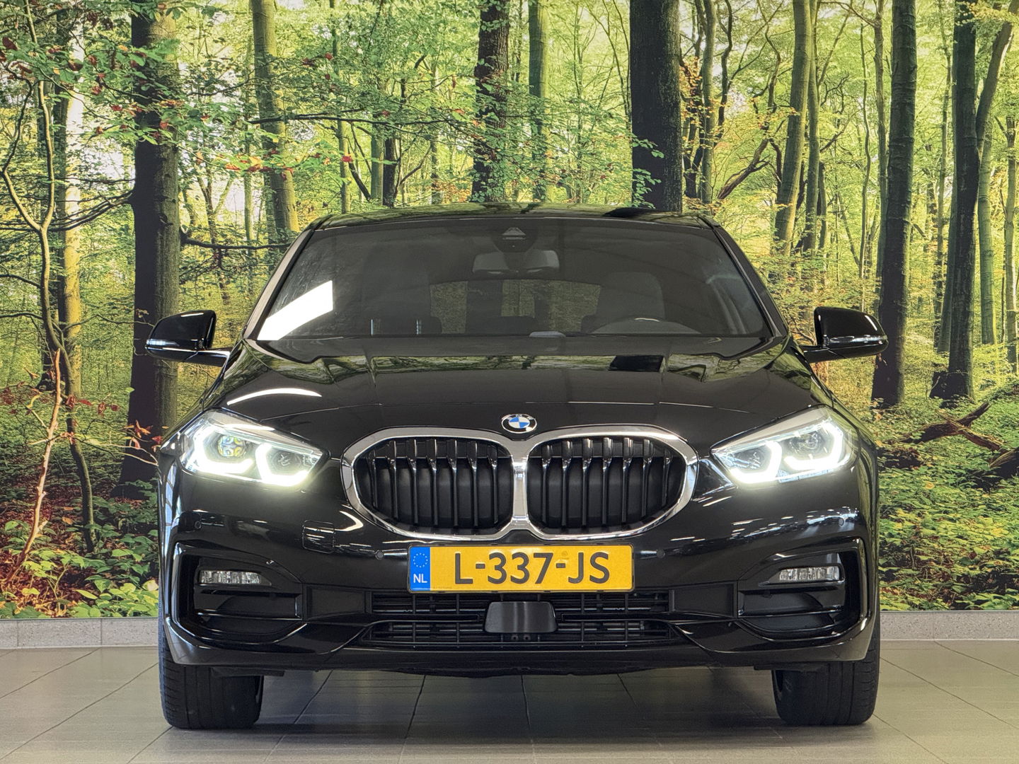 BMW 1-serie 118i Business Sport Line | Apple Carplay | Android Auto | Sfeerverlichting | Navigatie | DAB | Lane Assist | Cruise Control | Parkeersensoren | LED | Elektrische Spiegels