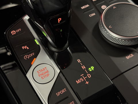 BMW 1-serie 118i Business Sport Line | Apple Carplay | Android Auto | Sfeerverlichting | Navigatie | DAB | Lane Assist | Cruise Control | Parkeersensoren | LED | Elektrische Spiegels