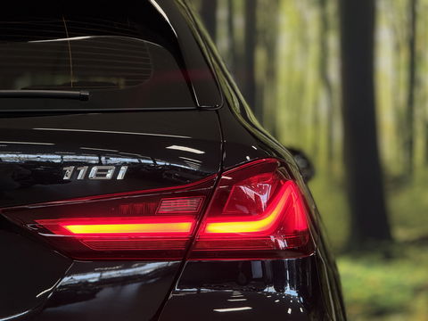 BMW 1-serie 118i Business Sport Line | Apple Carplay | Android Auto | Sfeerverlichting | Navigatie | DAB | Lane Assist | Cruise Control | Parkeersensoren | LED | Elektrische Spiegels