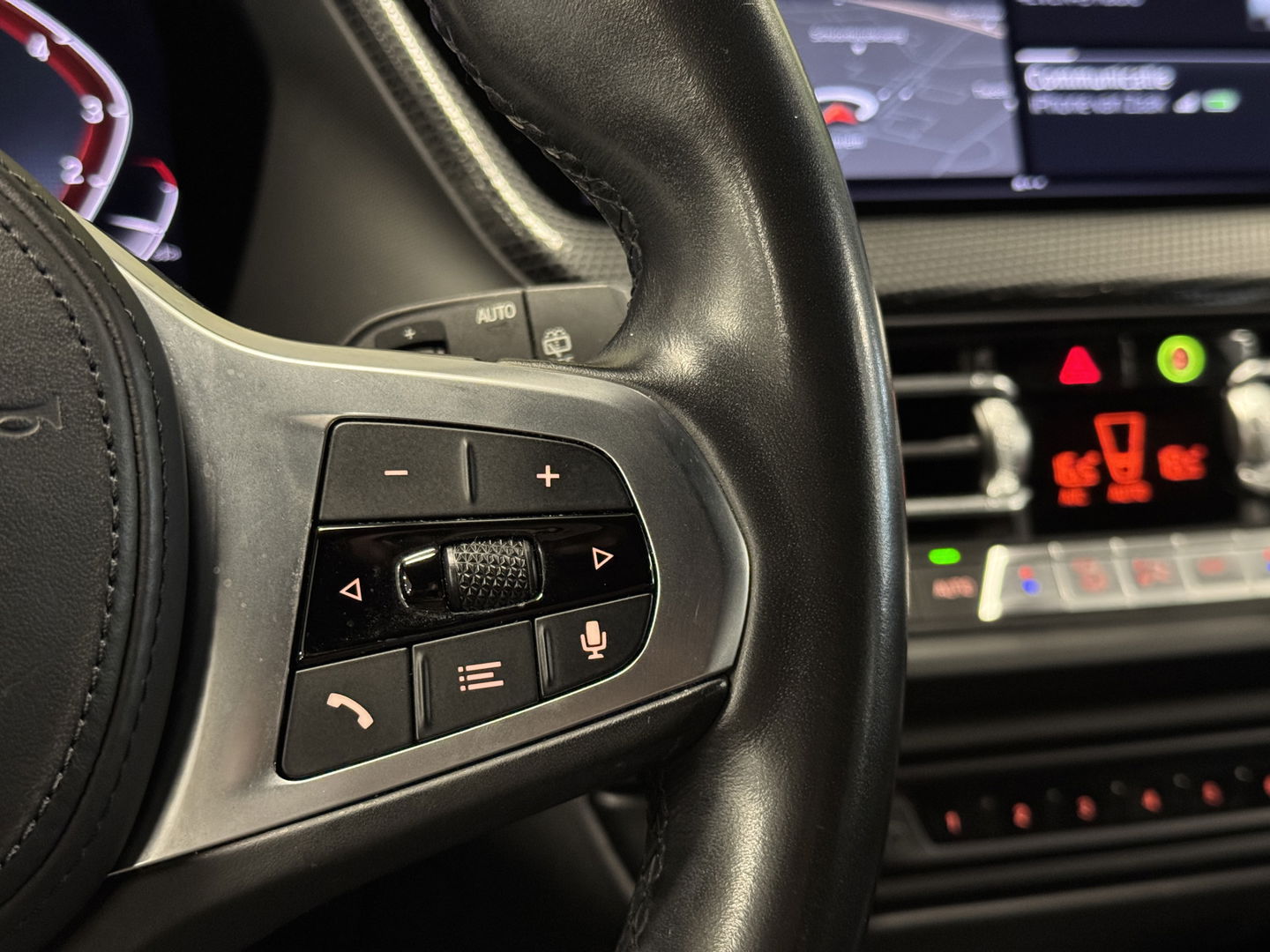 BMW 1-serie 118i Business Sport Line | Apple Carplay | Android Auto | Sfeerverlichting | Navigatie | DAB | Lane Assist | Cruise Control | Parkeersensoren | LED | Elektrische Spiegels