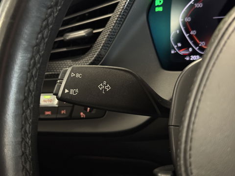 BMW 1-serie 118i Business Sport Line | Apple Carplay | Android Auto | Sfeerverlichting | Navigatie | DAB | Lane Assist | Cruise Control | Parkeersensoren | LED | Elektrische Spiegels