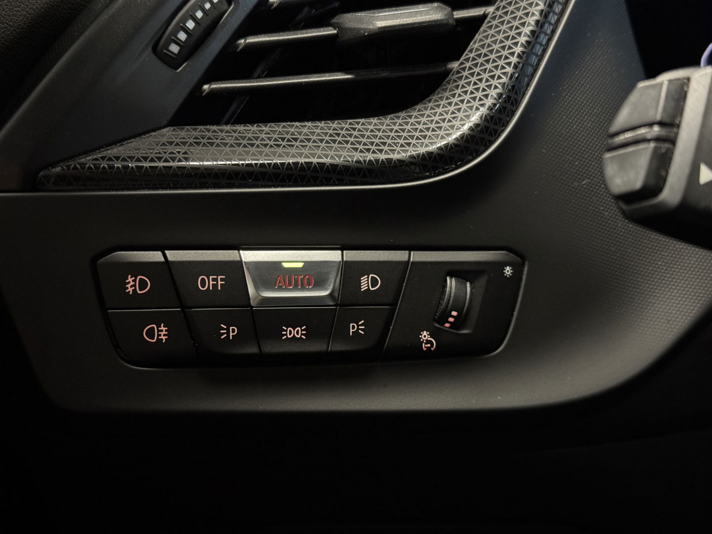 BMW 1-serie 118i Business Sport Line | Apple Carplay | Android Auto | Sfeerverlichting | Navigatie | DAB | Lane Assist | Cruise Control | Parkeersensoren | LED | Elektrische Spiegels