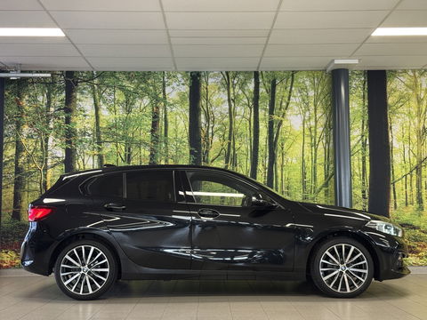 BMW 1-serie 118i Business Sport Line | Apple Carplay | Android Auto | Sfeerverlichting | Navigatie | DAB | Lane Assist | Cruise Control | Parkeersensoren | LED | Elektrische Spiegels