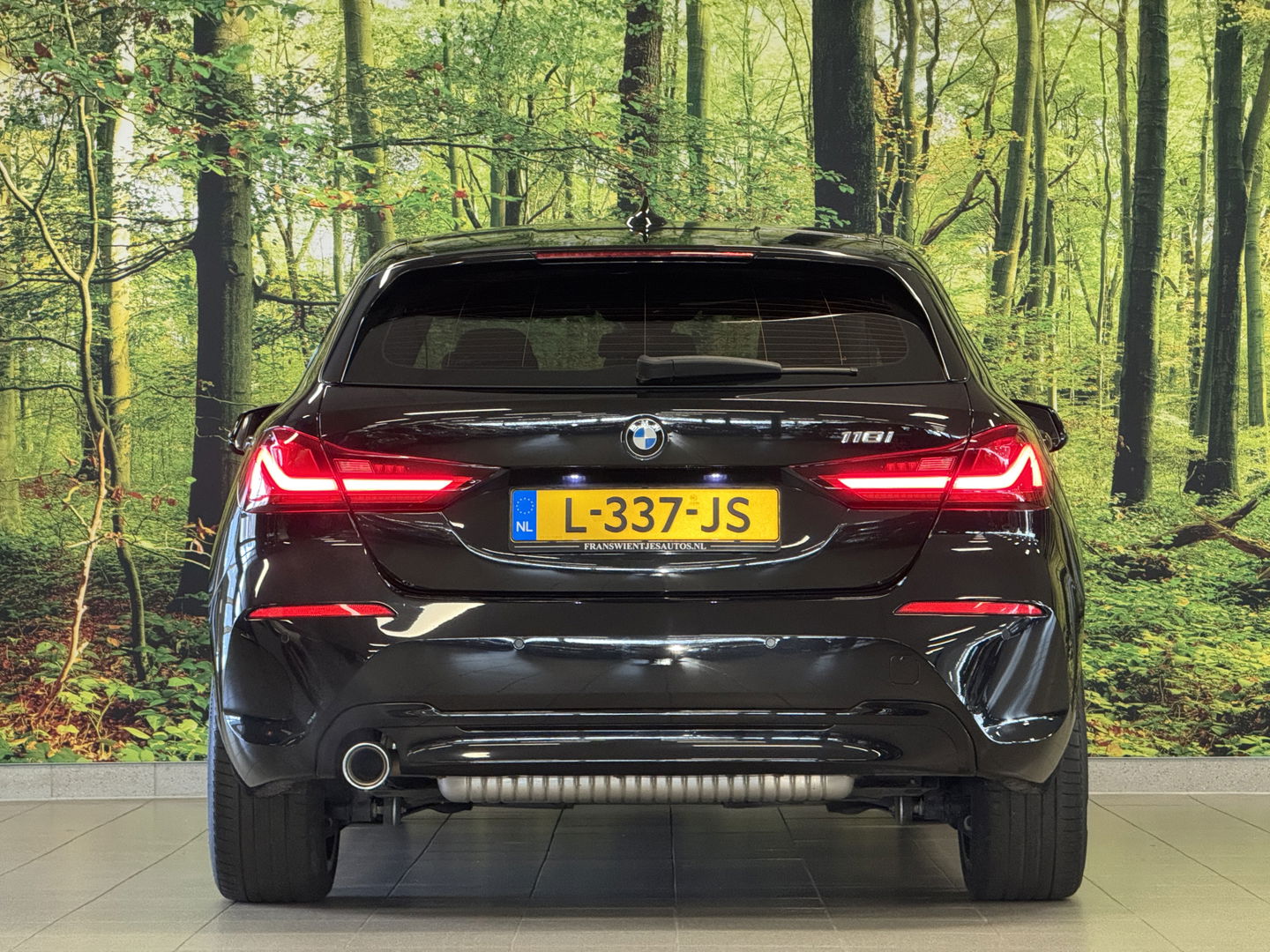 BMW 1-serie 118i Business Sport Line | Apple Carplay | Android Auto | Sfeerverlichting | Navigatie | DAB | Lane Assist | Cruise Control | Parkeersensoren | LED | Elektrische Spiegels