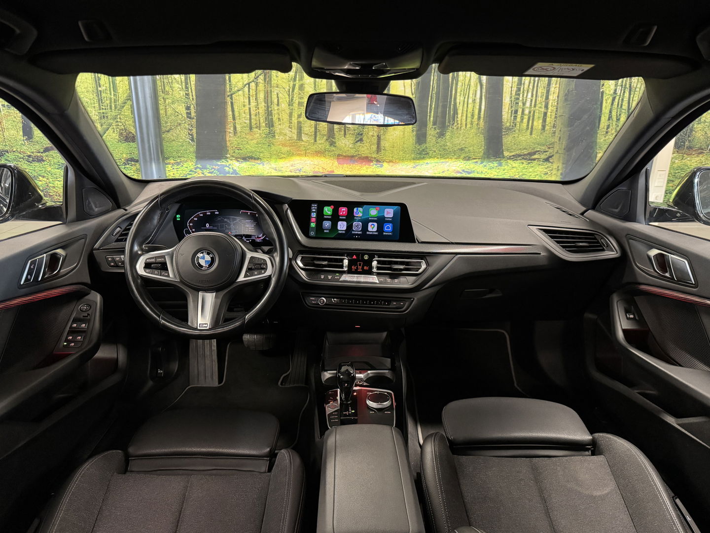 BMW 1-serie 118i Business Sport Line | Apple Carplay | Android Auto | Sfeerverlichting | Navigatie | DAB | Lane Assist | Cruise Control | Parkeersensoren | LED | Elektrische Spiegels