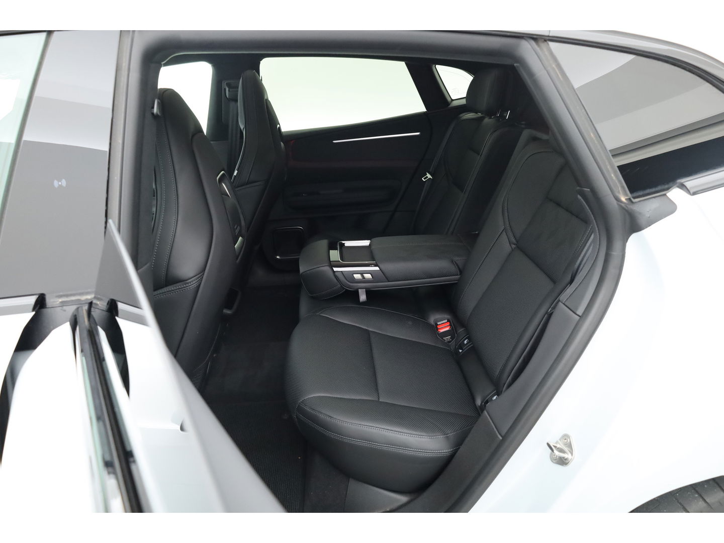 Polestar 4 Long Range Single motor Plus 100 kWh | Napp Leder + Pilot & Plus Pakket | Massage | H&K Audio |